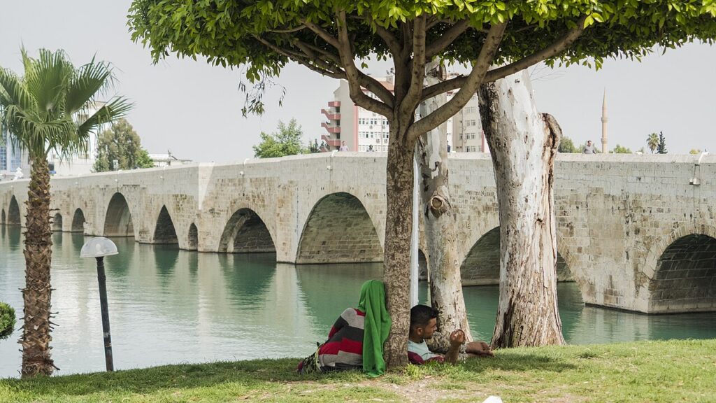 Adana Taşköprü; deprem anına ait değildir (arşiv/temsili fotoğraf)