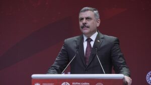 Bakan Çiftçi: 7 vatandaşımızın enkaz altında olabileceği değerlendiriliyor