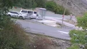 Gümüşhane’de durakta bekleyen kadın kazadan kıl payı kurtuldu